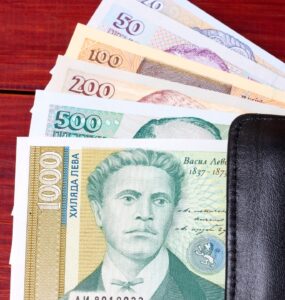 Чайові в Болгарії — скільки і кому залишати на відпочинку